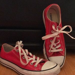 Red low top converse
